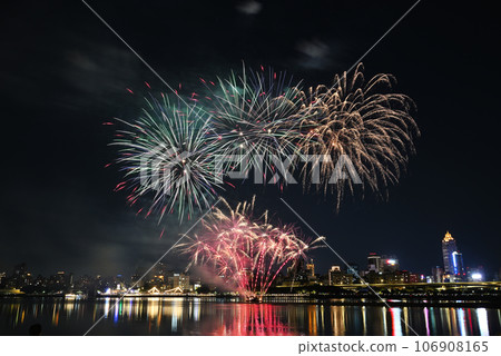 Dadaocheng fireworks show Dadaocheng fireworks show 106908165