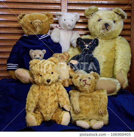 Antique teddy bear set 7 106908405