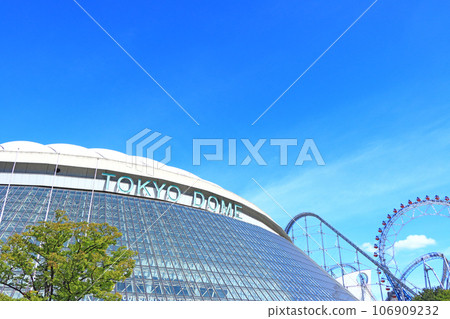 Tokyo, scenery of Tokyo Dome and Tokyo Dome City Attractions 106909232