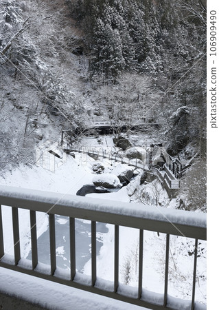 A suspension bridge that spans a snow-covered midwinter valley near Fukuroda Falls. A suspension bridge that spans a snow-covered midwinter valley near Fukuroda Falls. 106909490