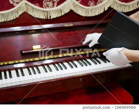 我父母的舊立式鋼琴 106909560