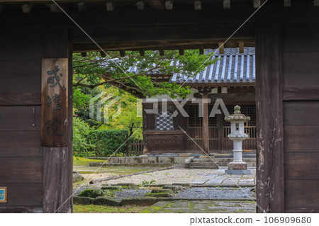 秋天修道院 106909680