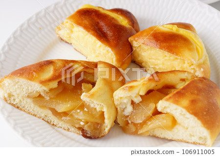 Sweet bread, cream bread, apple bread 106911005