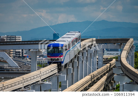 單軌電車從萬博記念公園站出發，前往齋藤西方向 106911394