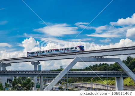 Monorail heading towards Saito Nishi Station on the Saito Line 106911407
