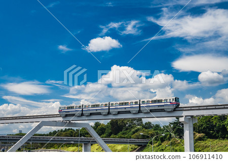 Monorail heading towards Banpaku Kinen Koen Station on the Saito Line Monorail heading towards Banpaku Kinen Koen Station on the Saito Line 106911410