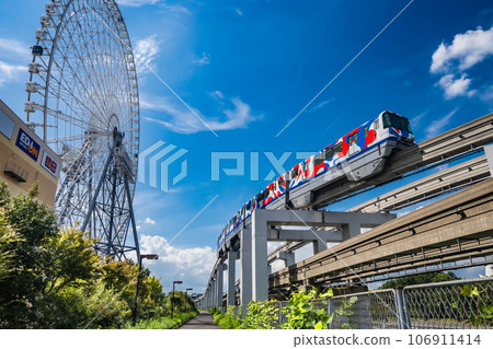 Monorail heading towards Banpaku Kinen Koen Station on the Saito Line Monorail heading towards Banpaku Kinen Koen Station on the Saito Line 106911414