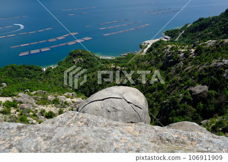 [Etajima] Seto Inland Sea seen from Tengu Rock 106911909