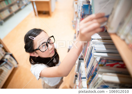 選擇書的女孩 106912010