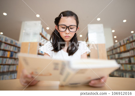 A girl reading a book 106912016