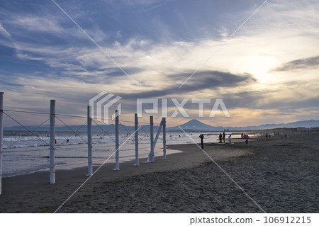 [Fujisawa City] Dusk at Kugenuma Beach 106912215
