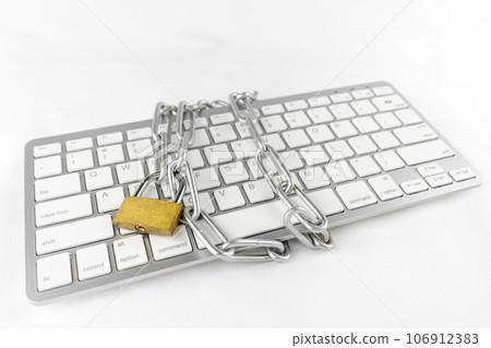 Keyboard, chain and padlock. image of security Keyboard, chain and padlock. image of security 106912383