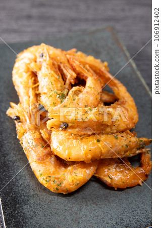 delicious garlic shrimp 106912402