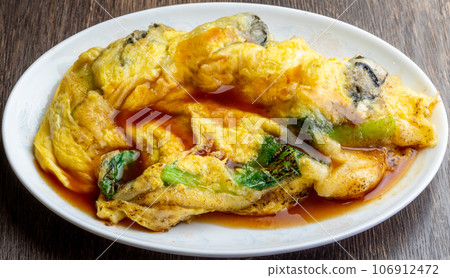 Omelette with oysters 106912472