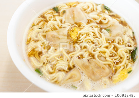 Delicious cup ramen 106912483