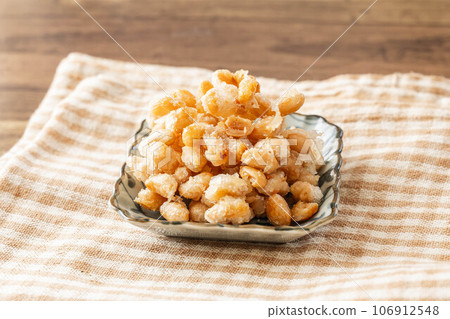 Fried boiled soybeans 106912548