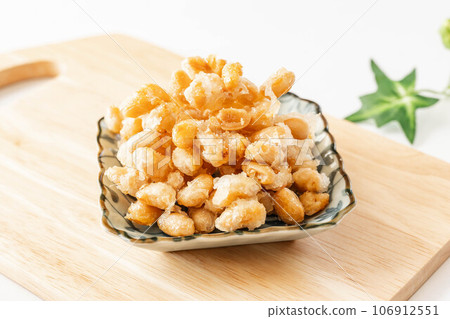 Fried boiled soybeans 106912551