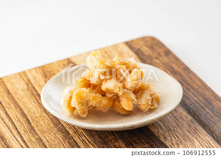 Deep-fried soybeans in sweet and spicy soy sauce 106912555