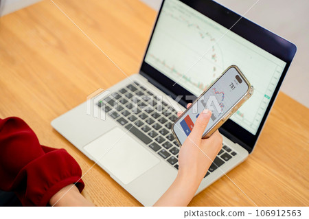 年輕女子炒股 年輕女子炒股 106912563