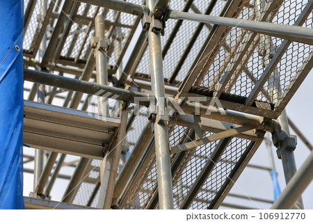 Image of preliminary scaffolding for newly built detached house 106912770