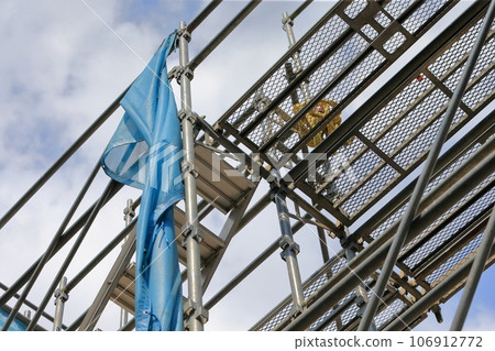Image of preliminary scaffolding for newly built detached house 106912772