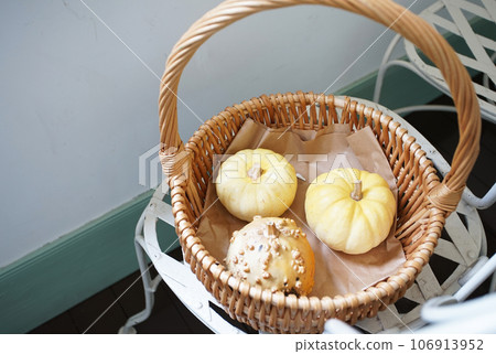 Pumpkin in a basket Pumpkin in a basket 106913952
