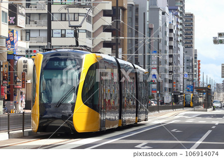 開通前:宇都宮輕軌試運行列車(LIGHTLINE) 開通前:宇都宮輕軌試運行列車(LIGHTLINE) 106914074