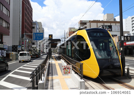 Before opening: Utsunomiya light rail test run train (LIGHTLINE) 106914081