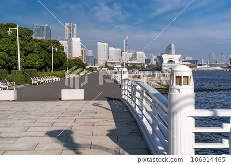 [Kanagawa Prefecture] Yokohama Yamashita Park, morning city scenery 106914465