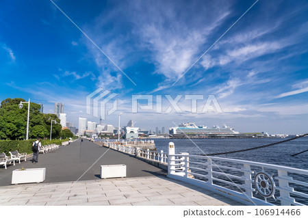 [Kanagawa Prefecture] Yokohama Yamashita Park, morning city scenery 106914466