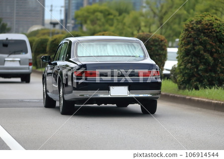 Black sedan image Black sedan image 106914544