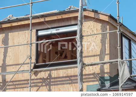 Wedge scaffolding and wooden construction site 106914597