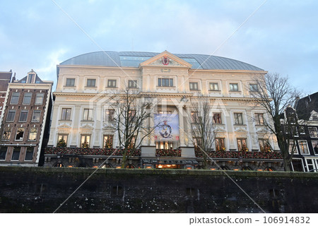 從運河遊船的窗口看皇家卡雷劇院 106914832