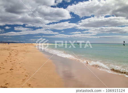 The water edge in the bay of Risco del Paso at cloudy sky 106915124