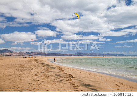 Kitesurfer prepares on the sand beach of Fuerteventura 106915125