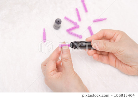 [Diabetes blood sugar level measurement needle] 106915404