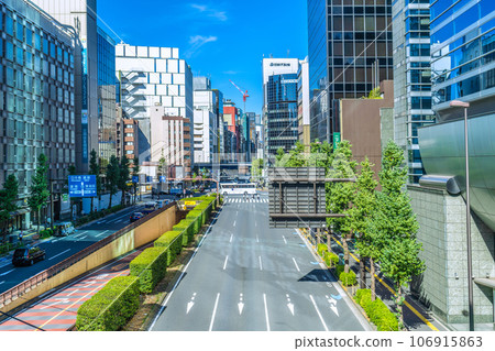 Tokyo cityscape in Japan Ginza (back of the screen), Shimbashi underpass entrance, Showa-dori (Toei Asakusa Line underground), etc. Tokyo cityscape in Japan Ginza (back of the screen), Shimbashi underpass entrance, Showa-dori (Toei Asakusa Line underground), etc. 106915863