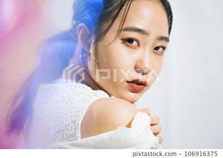 Young lady's portrait Young lady's portrait 106916375