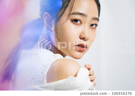 Young lady's portrait Young lady's portrait 106916376