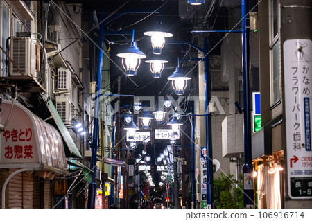 [東京]懷舊的夜間市中心商店街椎名町 106916714