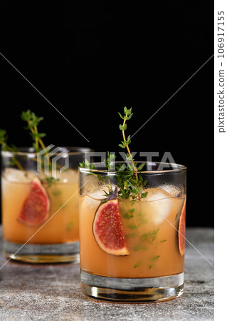 Whiskey sour cocktail 106917155