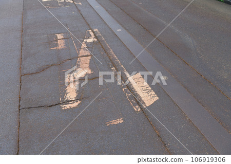 Road dirty with rust caused by snow removal pipes 106919306