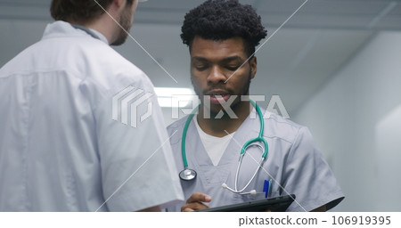 Healthcare specialist debates with colleague about test results 106919395