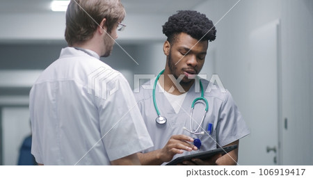 Healthcare specialist debates with colleague about test results 106919417