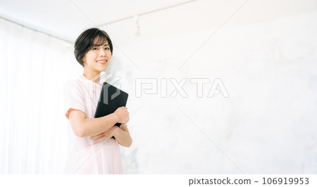 Beauty clinic female staff Beauty clinic female staff 106919953