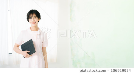 Beauty clinic female staff Beauty clinic female staff 106919954