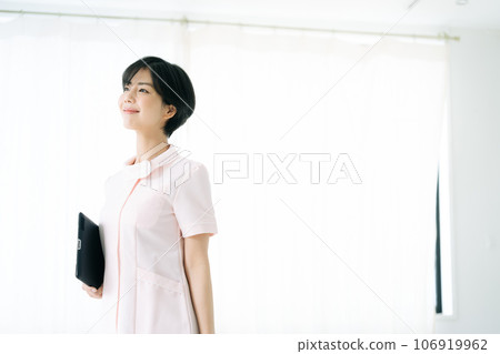 Beauty clinic female staff Beauty clinic female staff 106919962