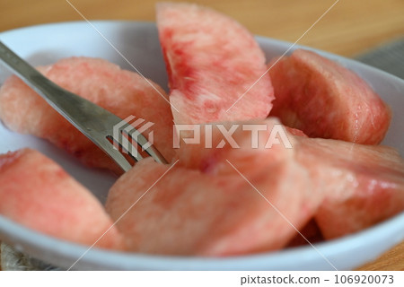 Delicious fresh cut peaches Delicious fresh cut peaches 106920073