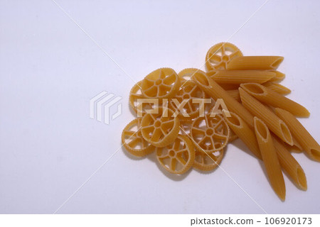 Dried pasta material 106920173