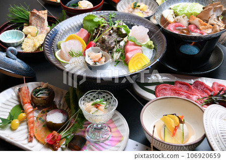 A gorgeous kaiseki course with seasonal colors and presentation. 106920659